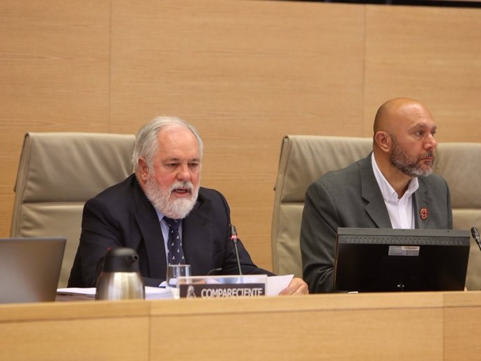 El comisario europeo Miguel Arias Cañete, compareciendo en el Congreso