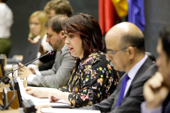 Mesa del Parlamento de Navarra.