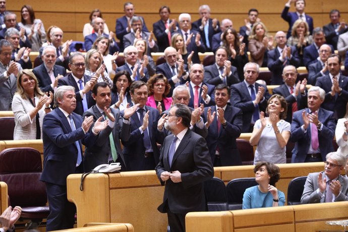 Larga ovación a Rajoy en el Pleno del Senado del 155