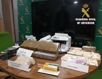 Cuatro detenidos en una operación de la Guardia Civil en A Coruña que desarticula una red de tráfico de drogas