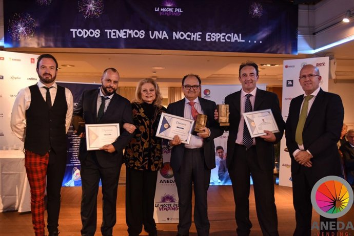 Gullón recibe el premio Aneda. 