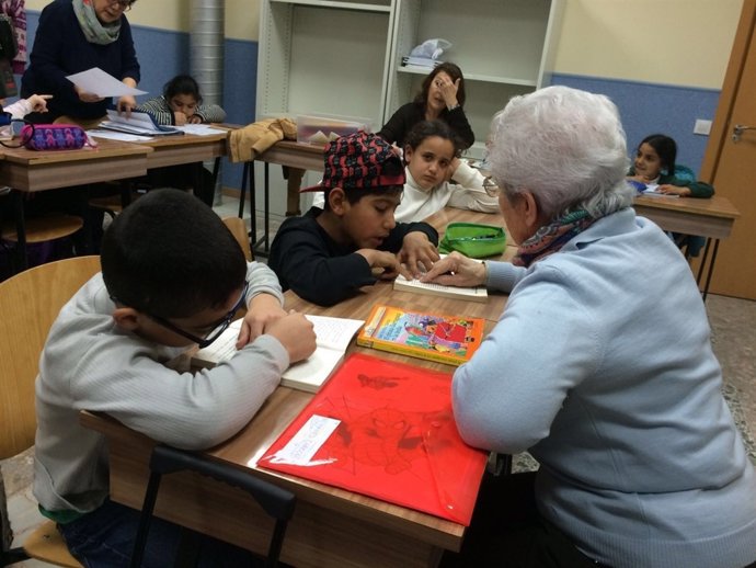 Niños de la Cañada Real en un proyecto de Cáritas