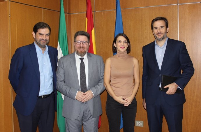 Rodrigo Sánchez con responsables de Mercadona.