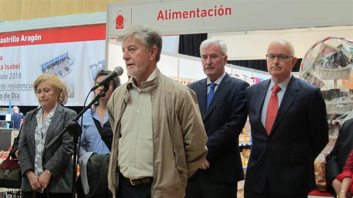 Pedro Santisteve, en la inauguración del Rastrillo Aragón
