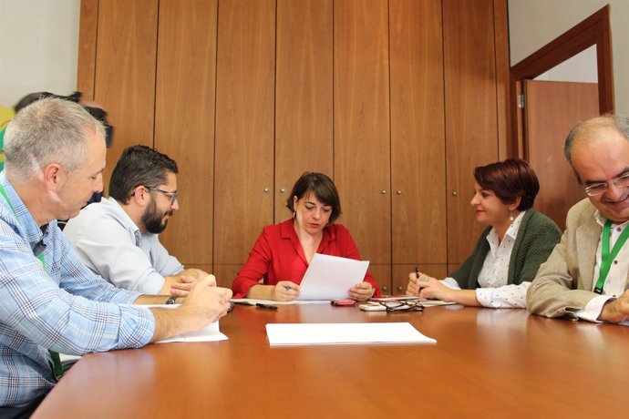 Elena Cortés reunida con representantes de IU en la FAMP