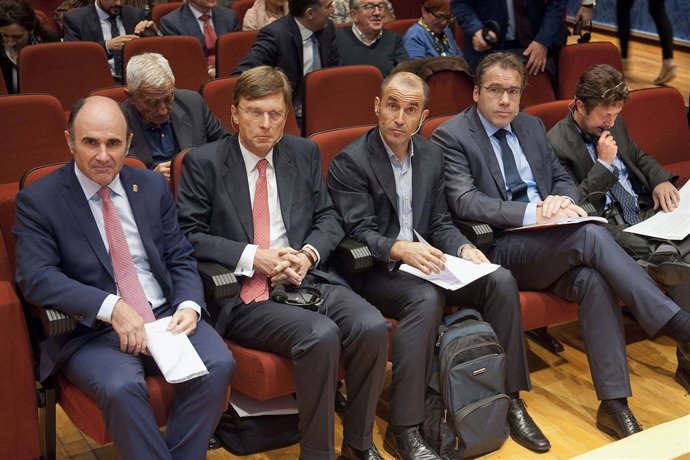 Ayerdi junto a los agentes financieros de Alemania, Holanda e Italia.