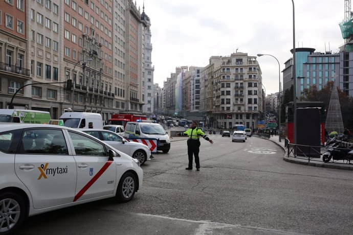 Cortes de tráfico en la calle Gran Vía de Madrid por Navidad