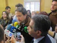 Iglesias llama al diálogo ante una declaración de independencia "ilegal e ilegítima"