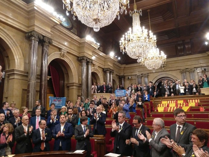Ple del Parlament després de declarar constituïda la República catalnaa