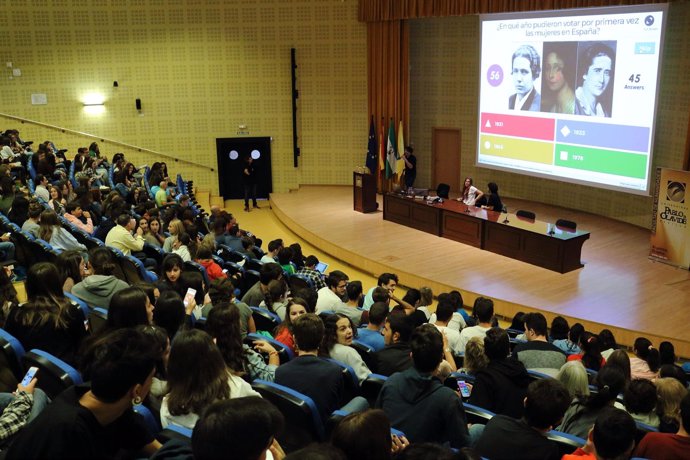 Más de 350 estudiantes visitan la UPO para 'Mujeres que hacen historia'