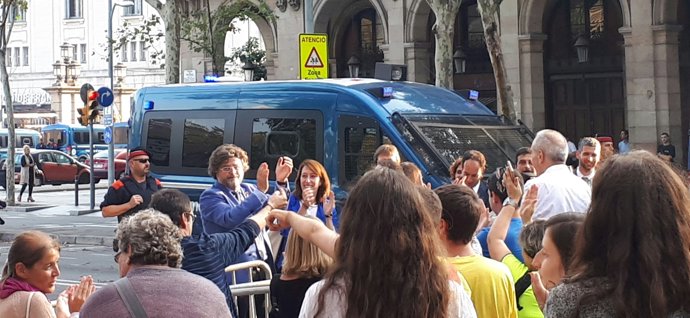 A.Castellà i A.Laïlla saludant als concentrats
