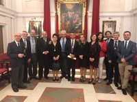 María José Requena y José López, del Reina Sofía de Córdoba, toman posesión en Academia de Medicina y Cirugía de Sevilla