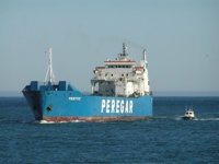 Rescatan a 32 personas, una menor y una embarazada, de una patera que se buscaba en el mar de Alborán