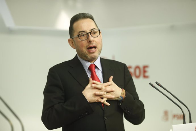 Rueda de prensa de Gianni Pittella en la sede del PSOE