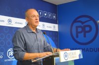 Monago lanza un mensaje de "tranquilidad" y "cariño" a los catalanes que "creen" en la Constitución