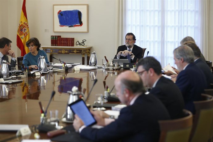 Mariano Rajoy presideix el Consell de Ministres extraordinari