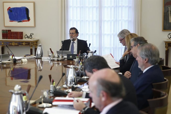Mariano Rajoy presideix el Consell de Ministres extraordinari
