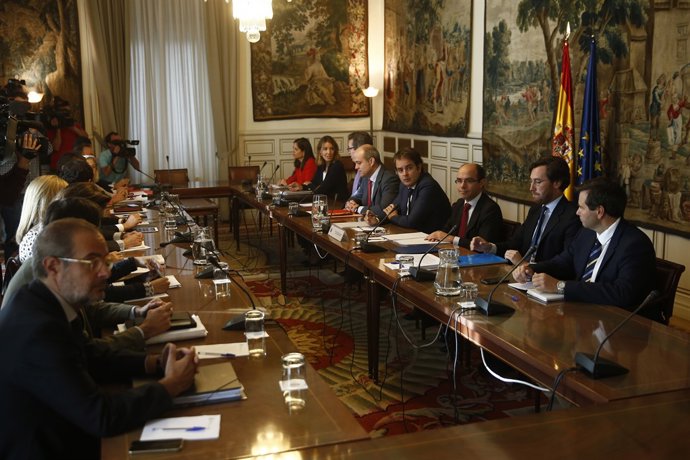 Bermúdez de Castro presideix la reunió amb els sotssecretaris després d'activar 