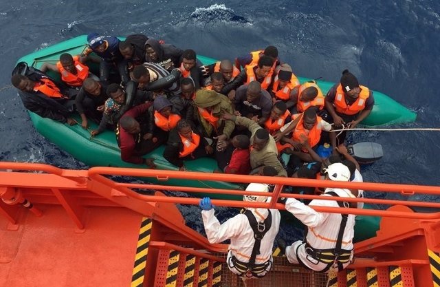 Migrantes rescatados por Salvamento Marítimo