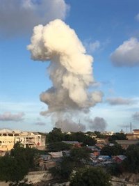 Al menos 17 muertos en un doble atentado con coche bomba en Mogadiscio, Somalia