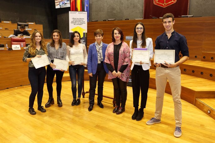 Ganadores del VIII Torneo de Debate de Bachillerato 