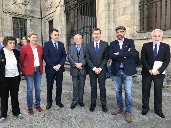 El president de la Xunta, Alberto Núñez Feijóo, amb altres autoritats