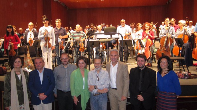 La Orquesta de Córdoba con Leo Brouwer y las autoridades