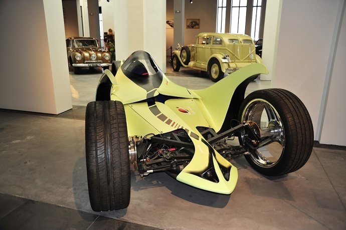 Prototipo coche hidrógeneo expuesto museo automovilístico Málaga