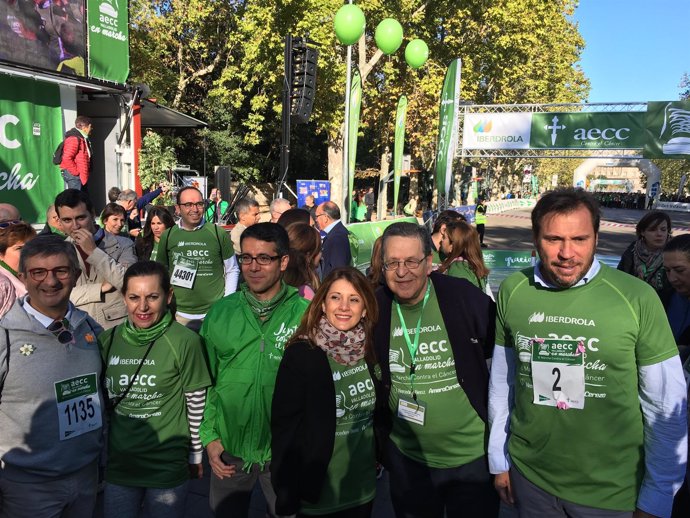 Valladolid.- Puente (d), en la marcha de la AECC en Valladolid