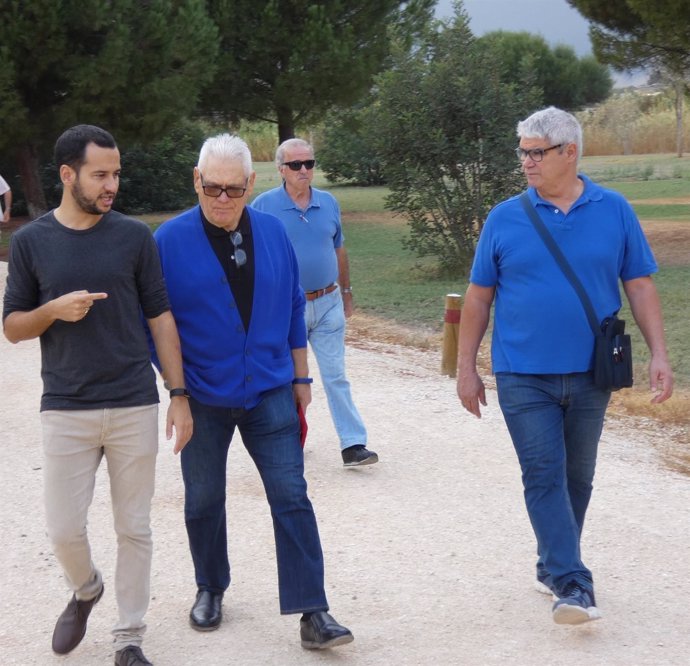 Visita de Daniel González Rojas (IU) al Parque del Tamarguillo