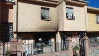 Trasladadas al hospital dos personas por el incendio de una vivienda en Guadix (Granada)