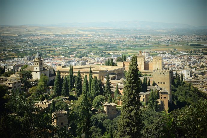 Vista de la Alhambra de Granada y casco antiguo