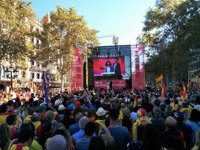 Susana Díaz respalda "a los miles de catalanes que han salido a defender la democracia"