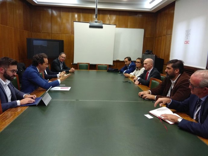 El conseller Marc Pons en una reunión