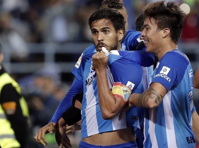 Adrián y Recio rescatan al Málaga en su primera victoria de la temporada