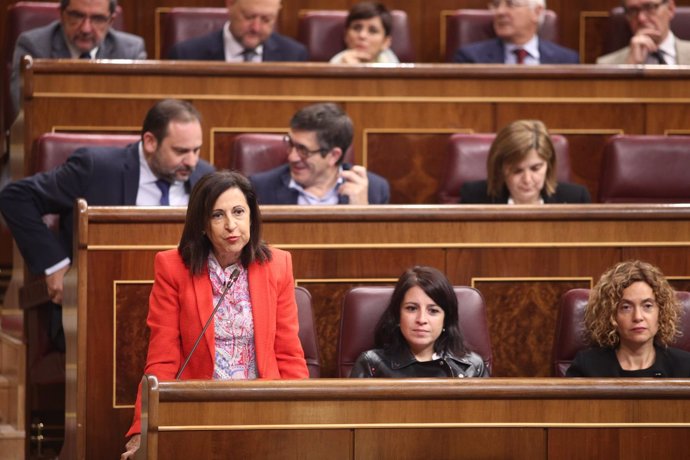 Margarita Robles en la sesión de control al Gobierno en el Congreso