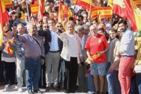 Cifuentes espera que la Justicia actúe contra Puigdemont "lo antes posible" y le gustaría verlo “inhabilitado”