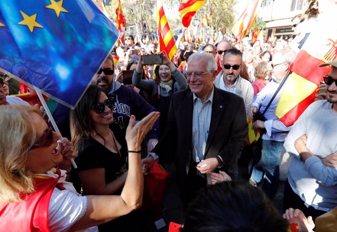 Josep Borrell en la manifestación a favor de la unidad en Barcelona