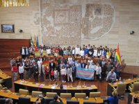 La Asamblea de Extremadura celebra el segundo pleno escolar contra el bullying por LGTBIfobia