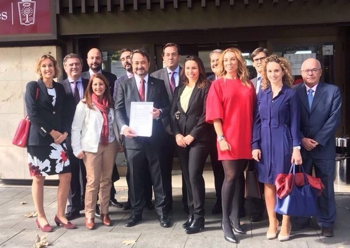 Javier Íscar presenta su candidatura