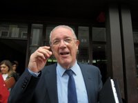 Delgado y Hernández se acusan mutuamente de liderar la compra de 'La Perla' y el polígono