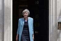 Theresa May expresa su "profunda preocupación" por los presuntos casos de abusos sexuales en el Parlamento