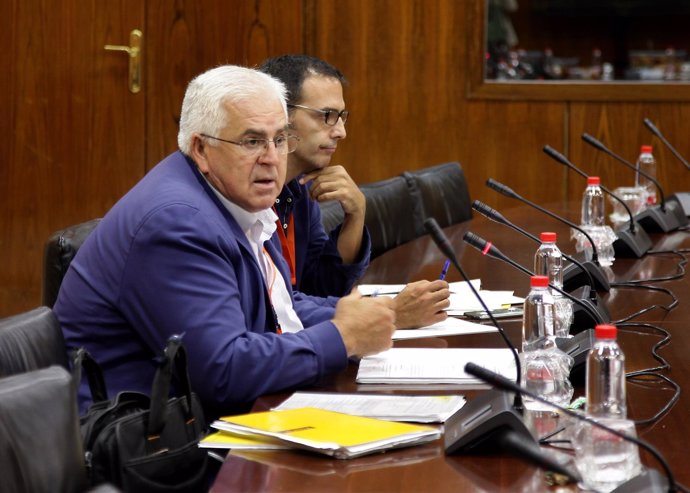 Miguel López, secretario general de COAG-A, comparece en el Parlamento