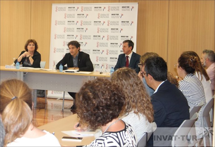 Francesc Colomer, en el centro de la mesa, en Benidorm