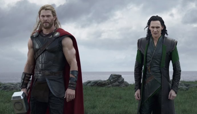 Chris Hemsworth y Ton Hiddleston en 'Thor: Ragnarok'