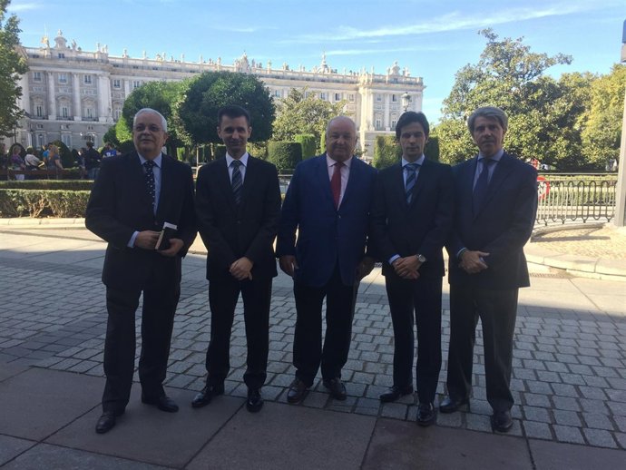 Pie De Foto Y Foto: Garrido, En La Entrega De Los Premios Taurinos Telemadrid A 