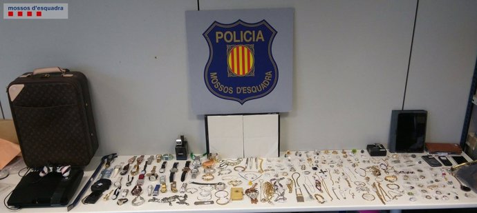 Objetos robados por dos ladrones especializados detenidos en Barcelona