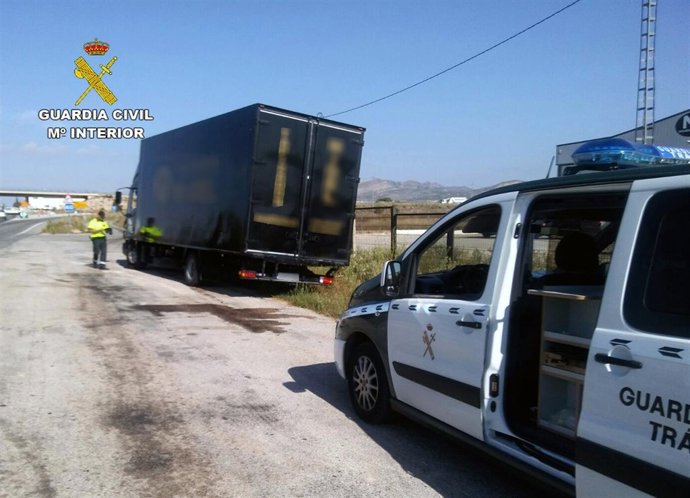 La Guardia Civil Intercepta A Una Docena De Conductores Profesionales Bajo El Ef