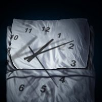 El huso horario de España hace dormir menos, pero también ser más alegres