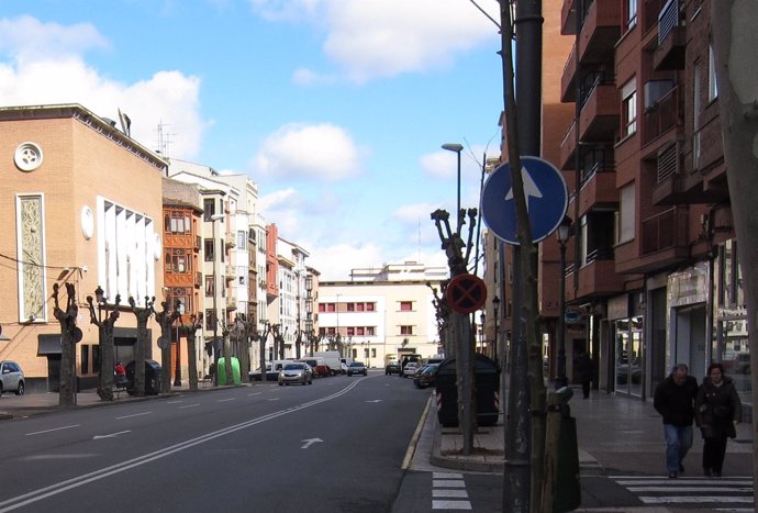 Edificio del futuro centro Rodríguez Paterna, al final de Avenida de Viana